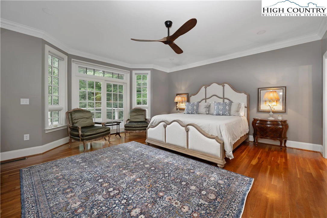 Image number 4 for the current listing