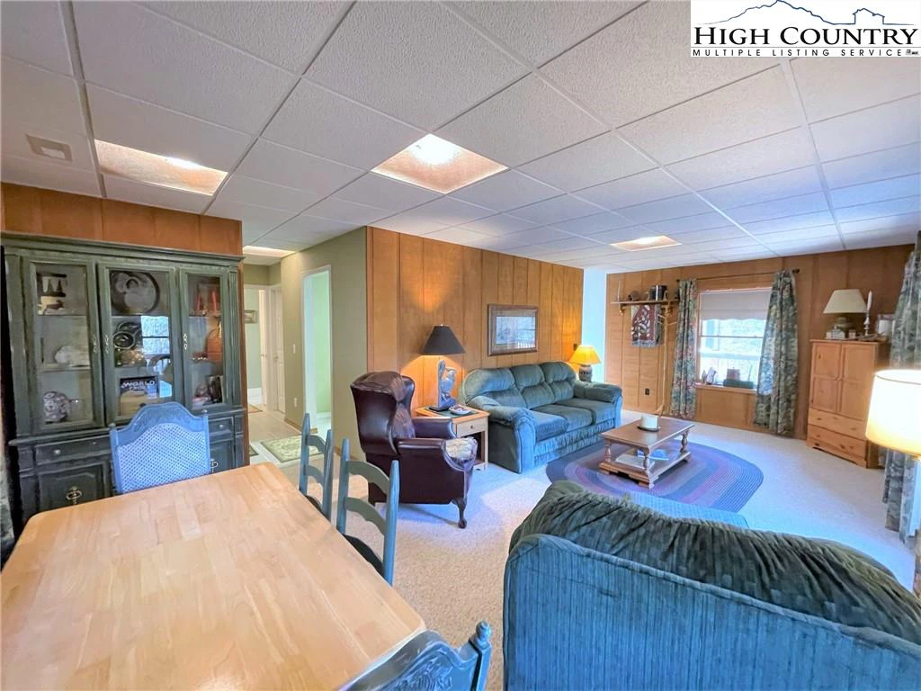 Image number 14 for the current listing