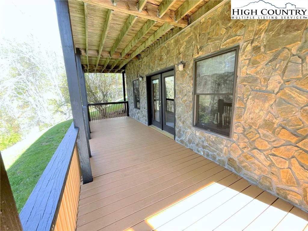 Image number 15 for the current listing