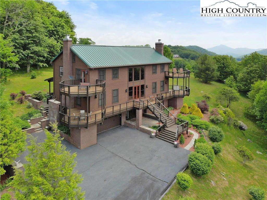 Image number 1 for the current listing