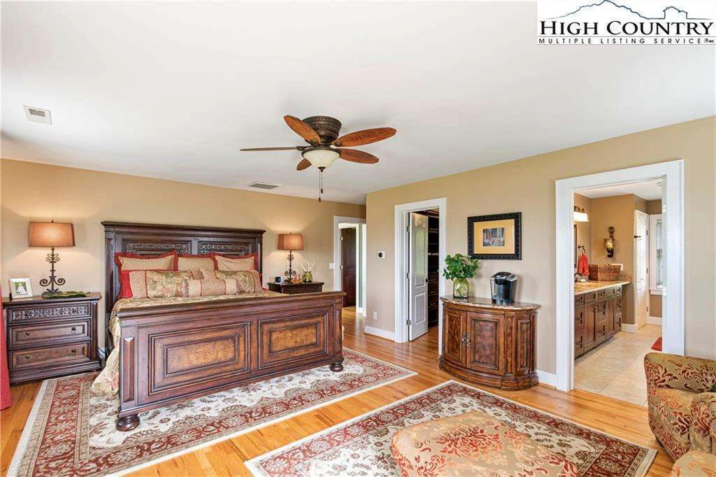 Image number 3 for the current listing