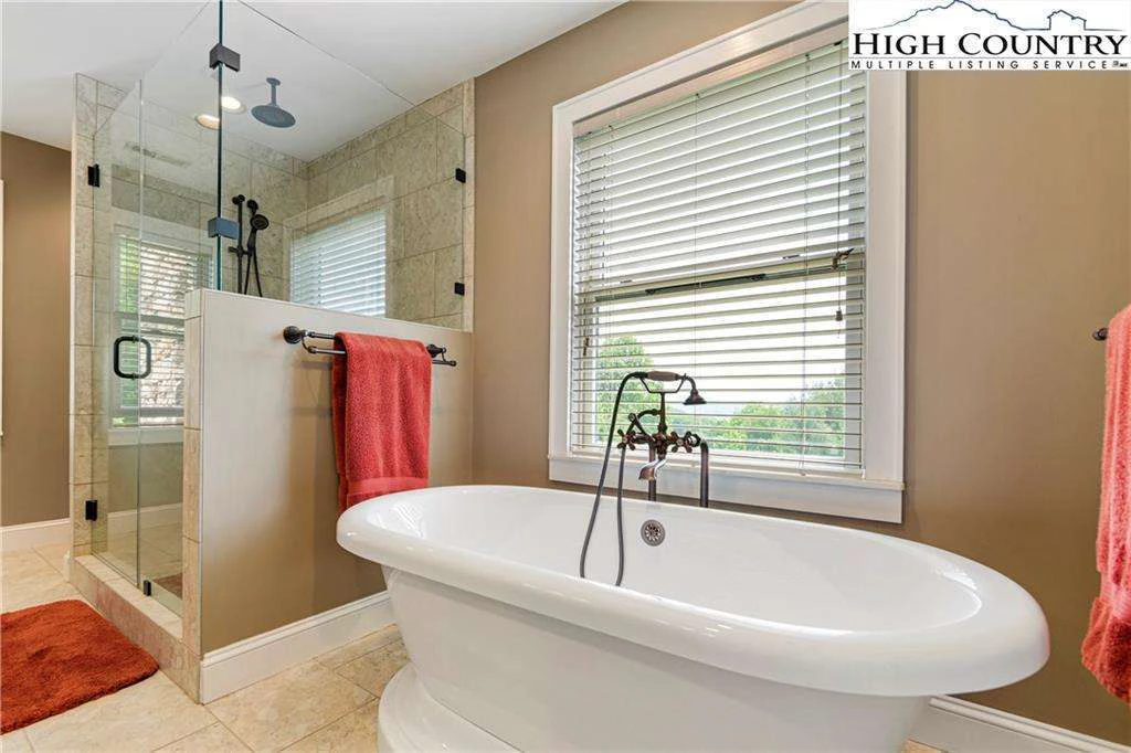 Image number 5 for the current listing
