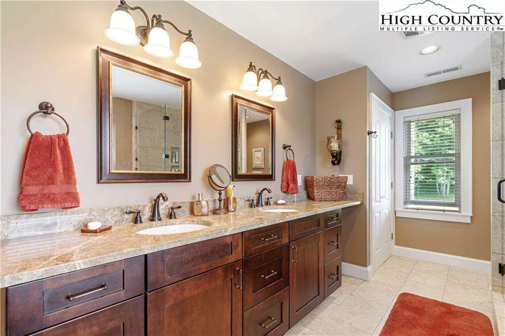 Image number 6 for the current listing