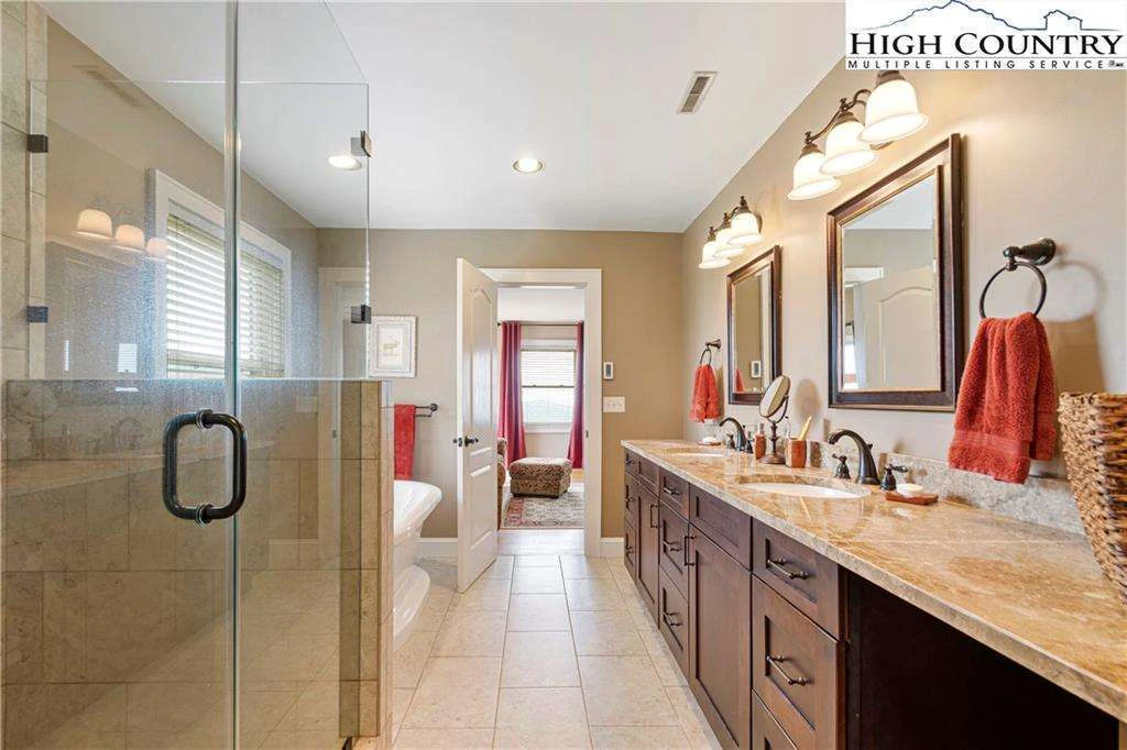 Image number 7 for the current listing