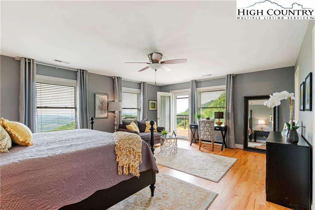 Image number 8 for the current listing