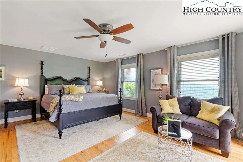 Image number 9 for the current listing