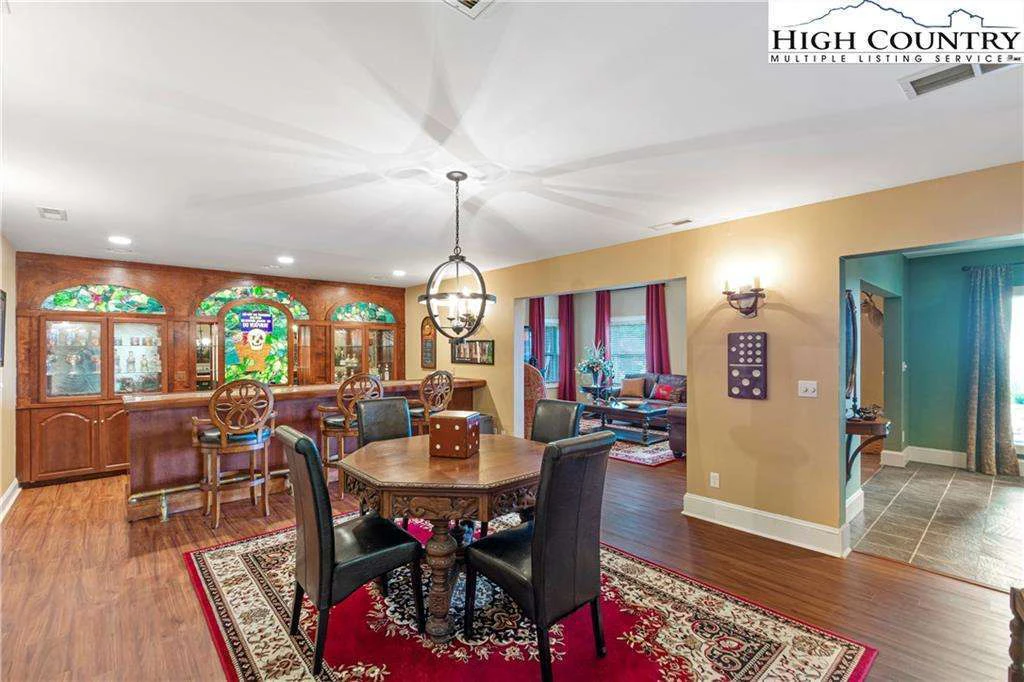 Image number 18 for the current listing