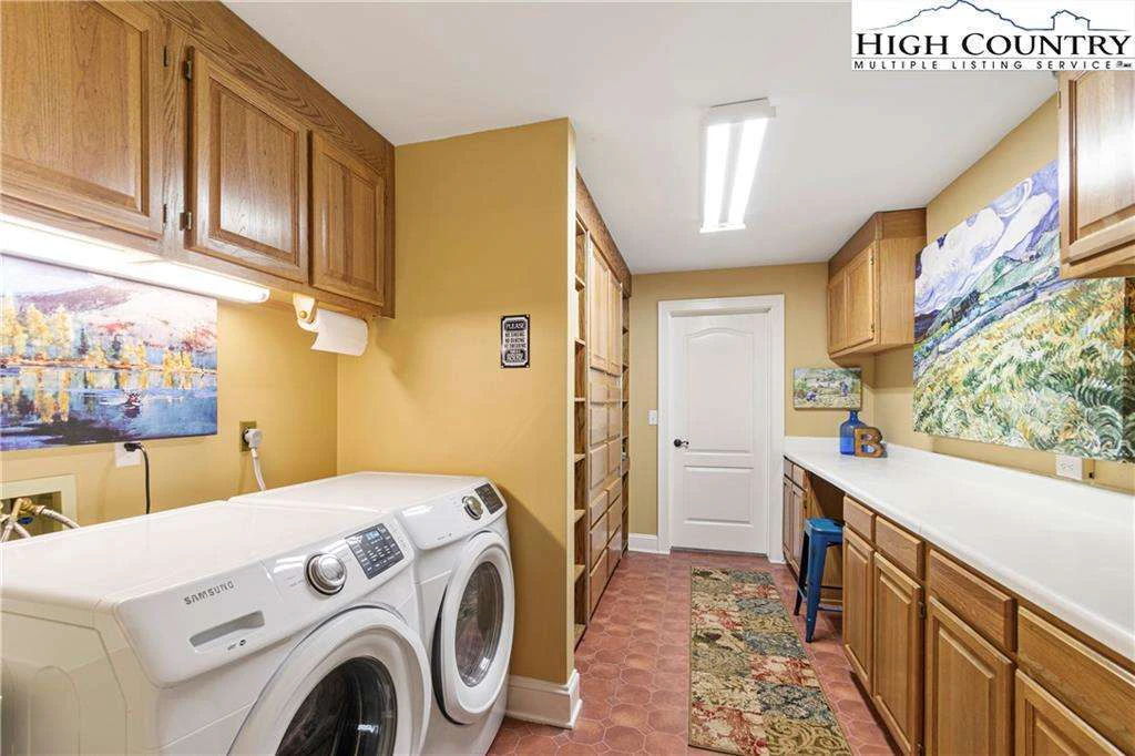 Image number 21 for the current listing