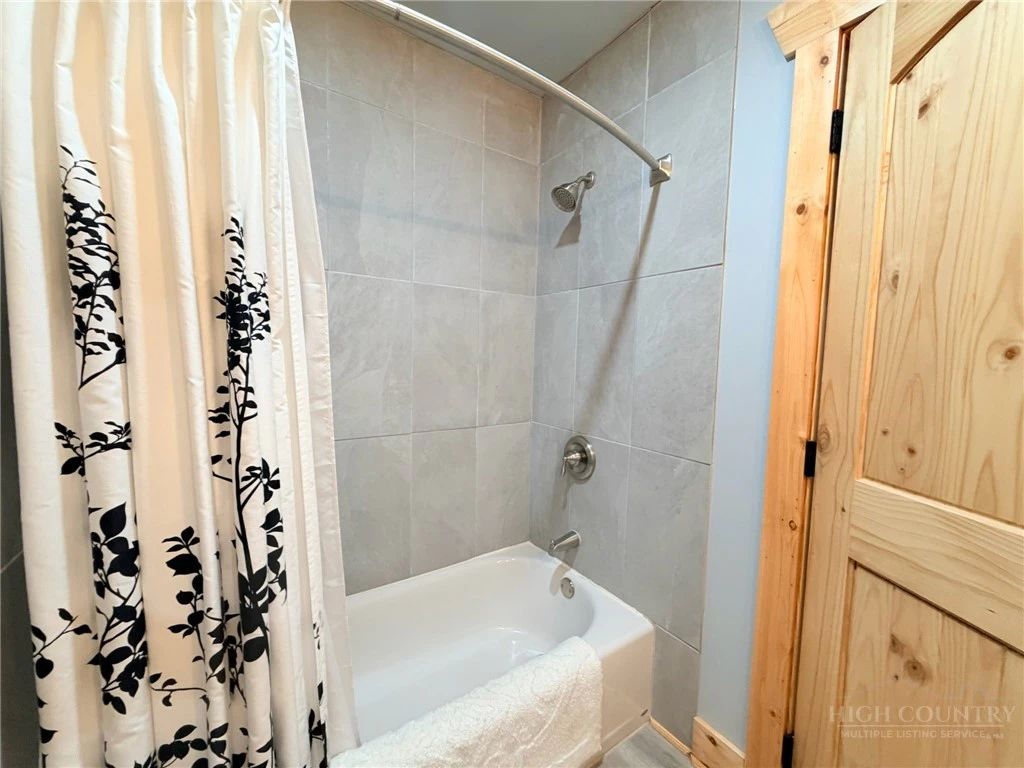 Image number 11 for the current listing