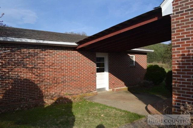 Image number 15 for the current listing