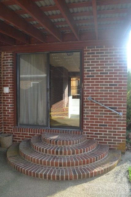 Image number 13 for the current listing