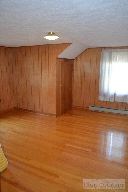 Image number 11 for the current listing