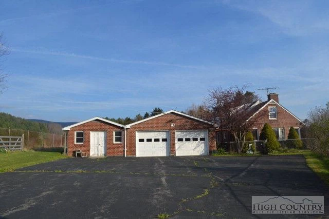 Image number 9 for the current listing