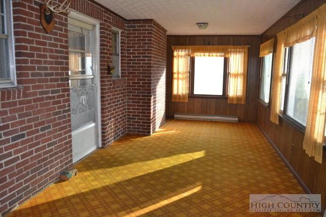 Image number 4 for the current listing