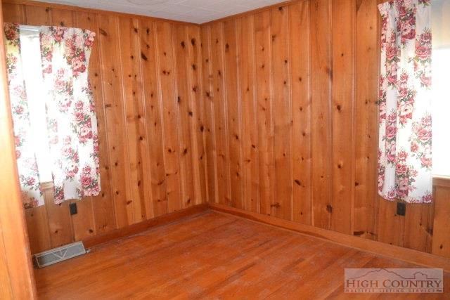 Image number 21 for the current listing