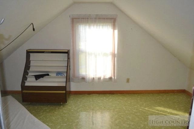 Image number 19 for the current listing
