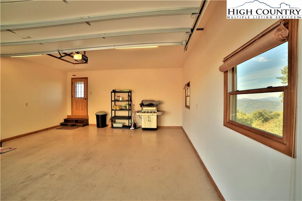 Image number 8 for the current listing