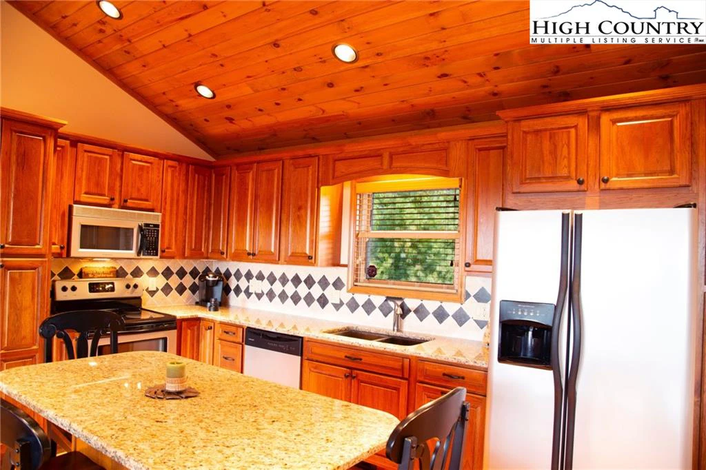 Image number 19 for the current listing