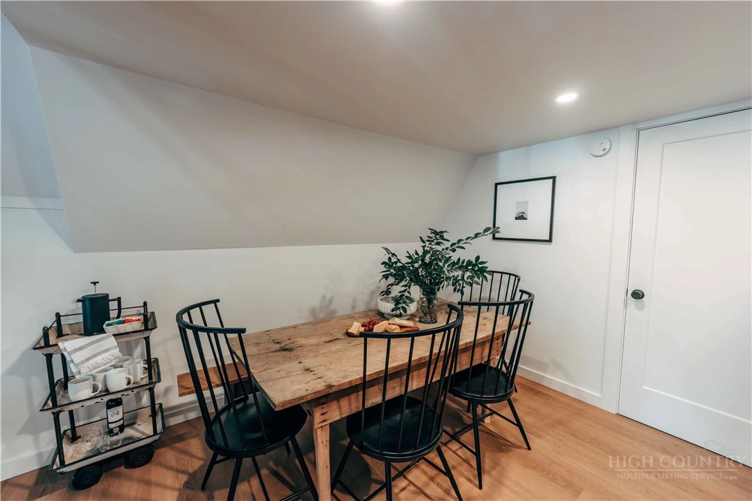Image number 5 for the current listing