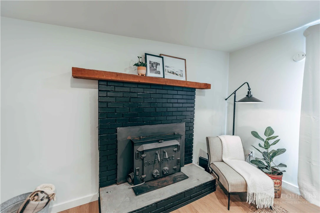 Image number 16 for the current listing