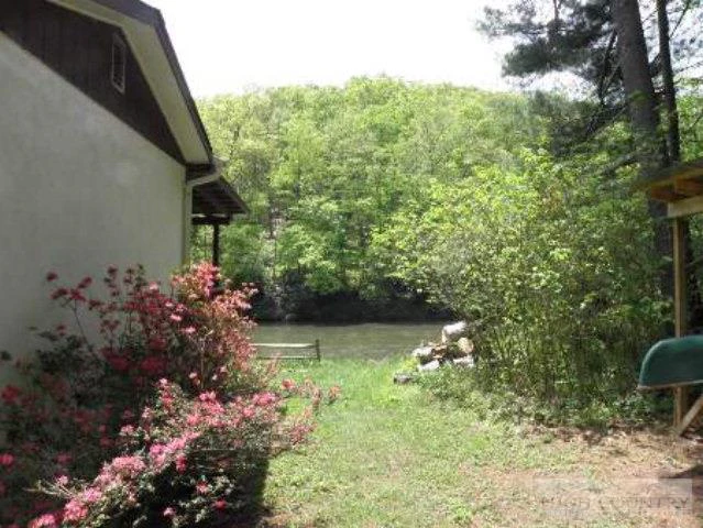 Image number 21 for the current listing