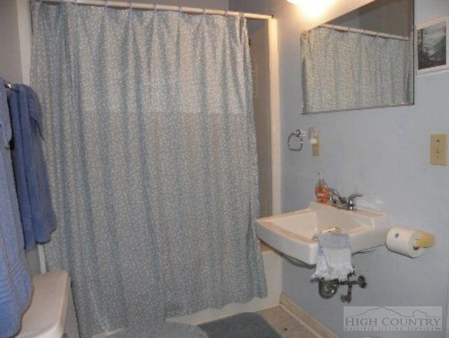 Image number 19 for the current listing