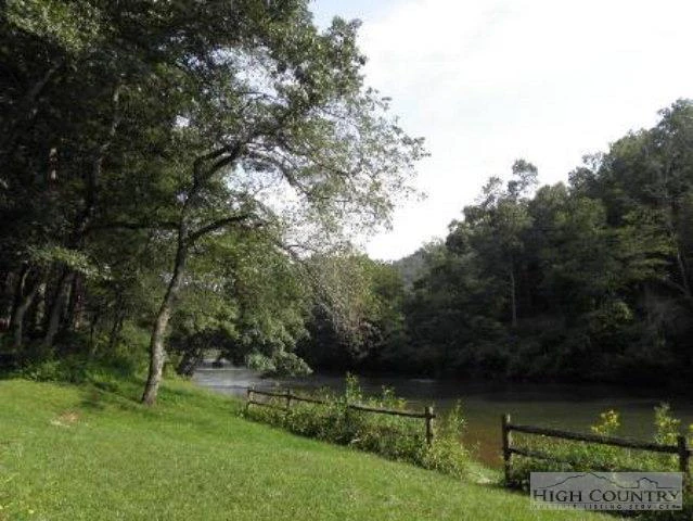 Image number 4 for the current listing