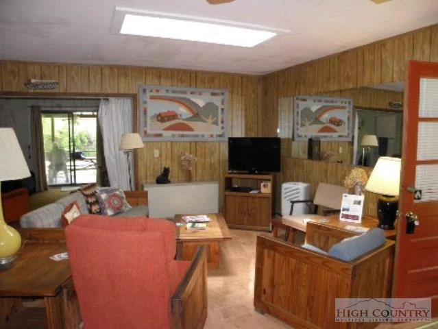 Image number 15 for the current listing