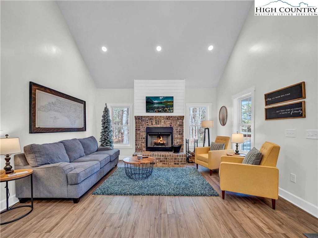 Image number 5 for the current listing