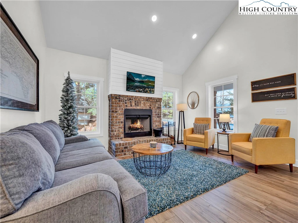 Image number 6 for the current listing
