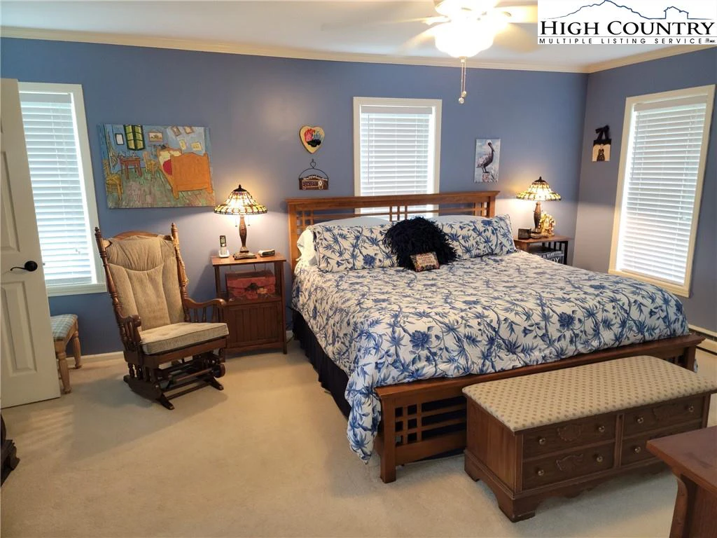 Image number 15 for the current listing