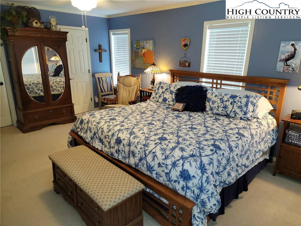 Image number 2 for the current listing