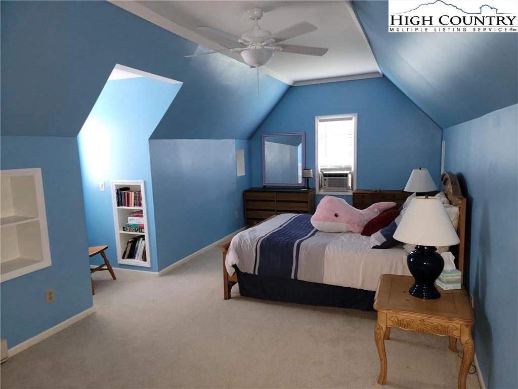 Image number 10 for the current listing