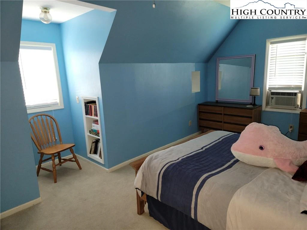 Image number 9 for the current listing