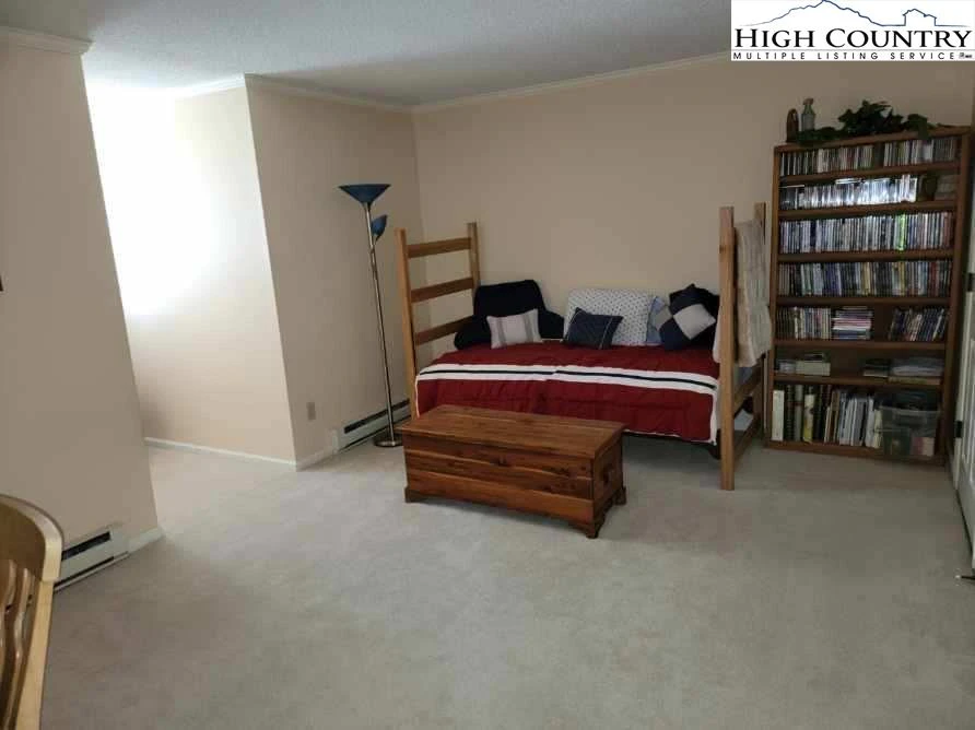 Image number 8 for the current listing