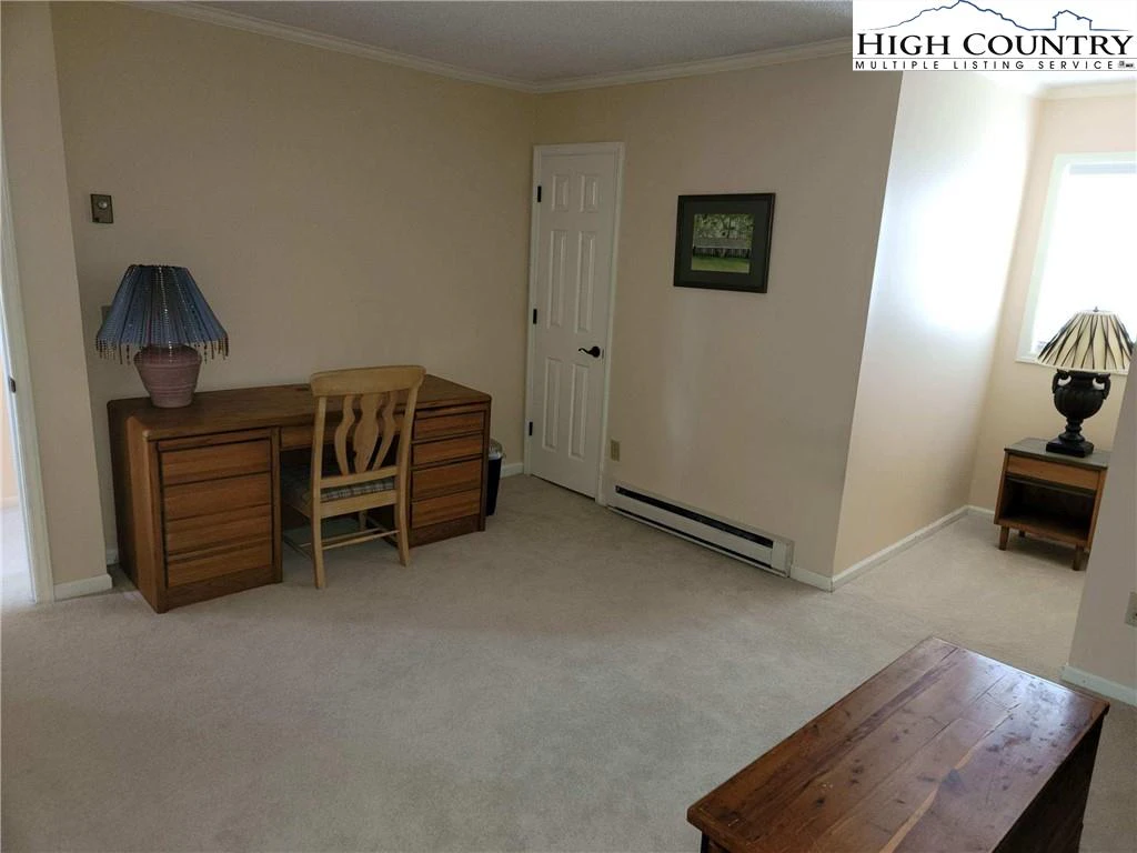 Image number 7 for the current listing