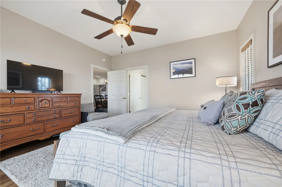 Image number 10 for the current listing