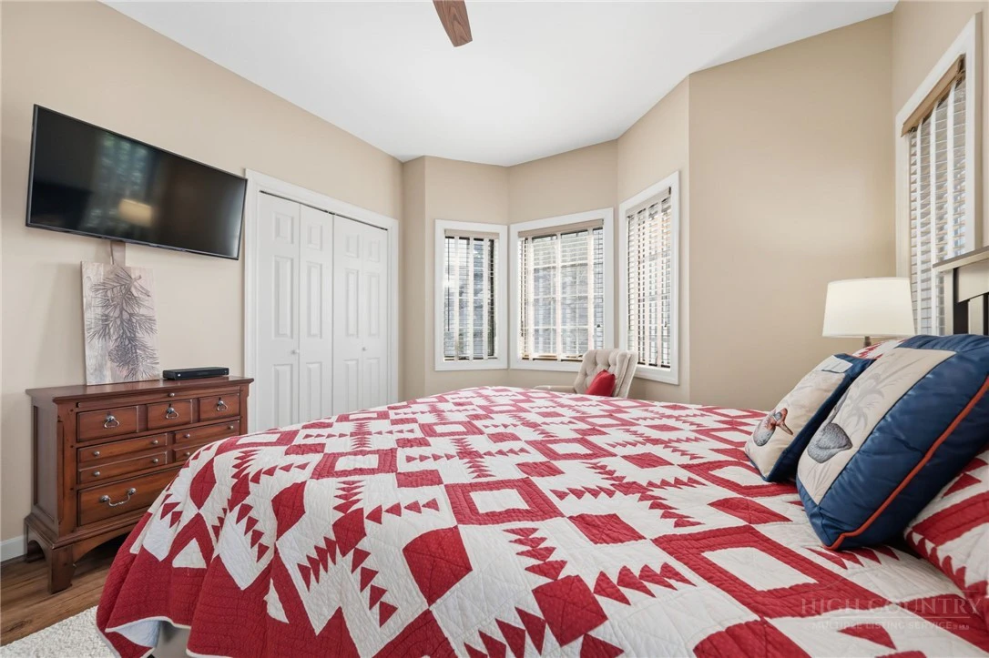 Image number 6 for the current listing