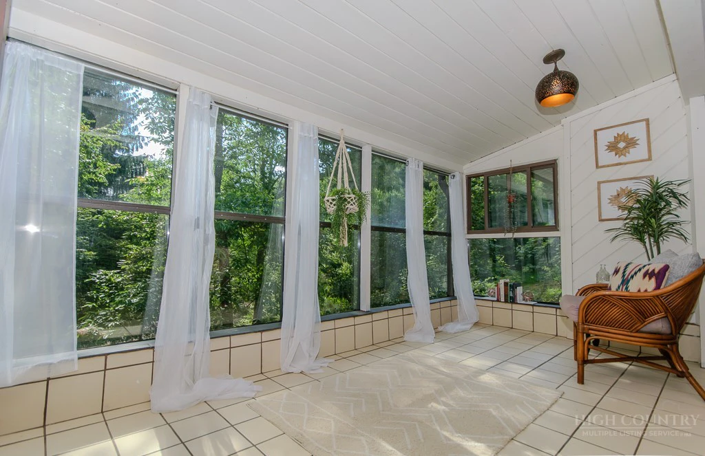 Image number 6 for the current listing