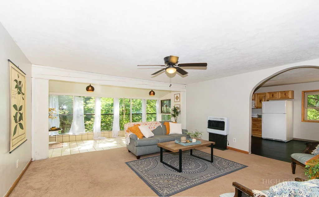 Image number 3 for the current listing
