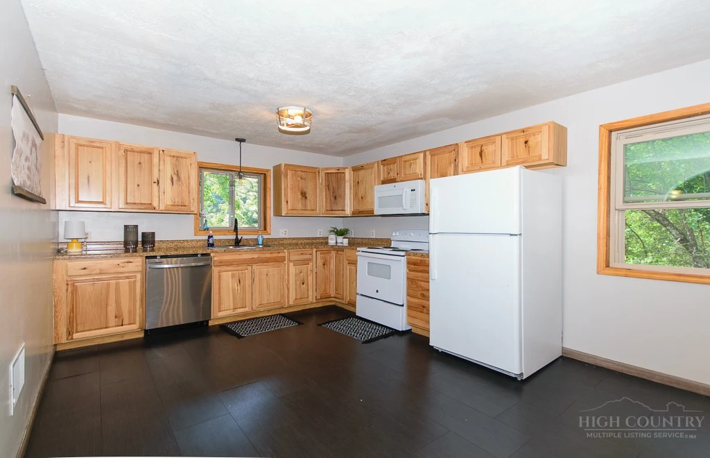 Image number 9 for the current listing