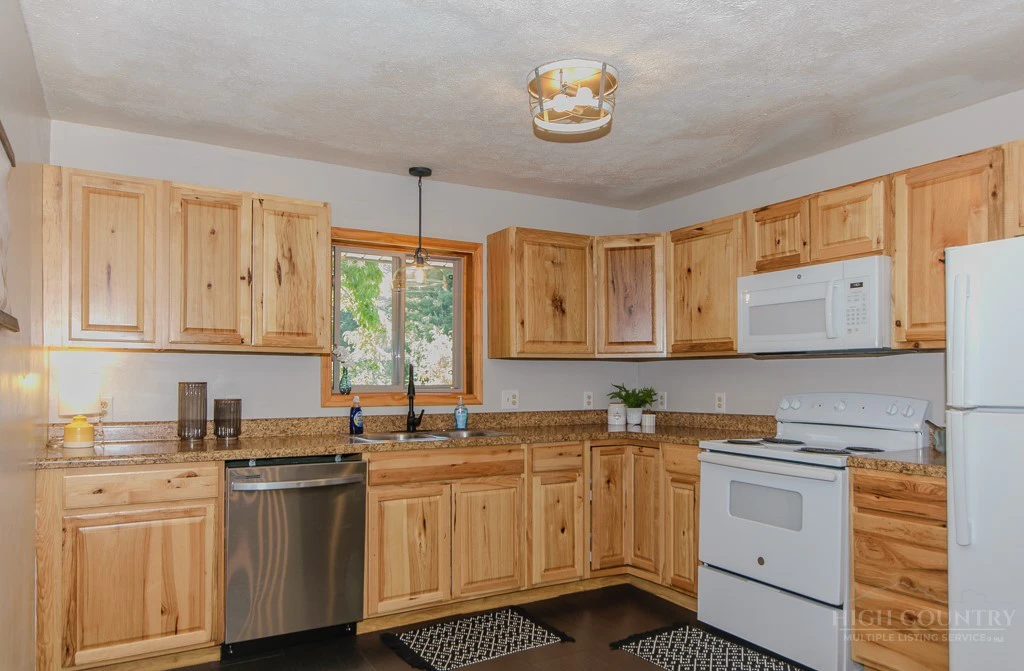 Image number 10 for the current listing