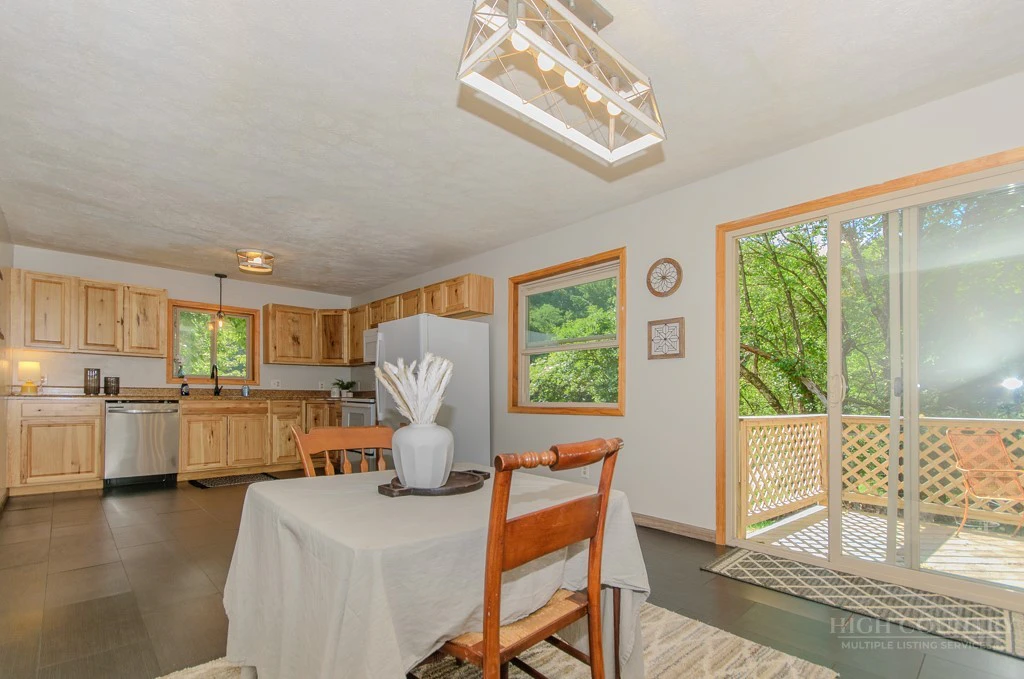 Image number 13 for the current listing
