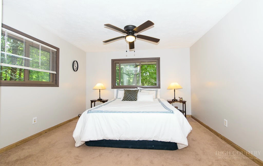 Image number 15 for the current listing