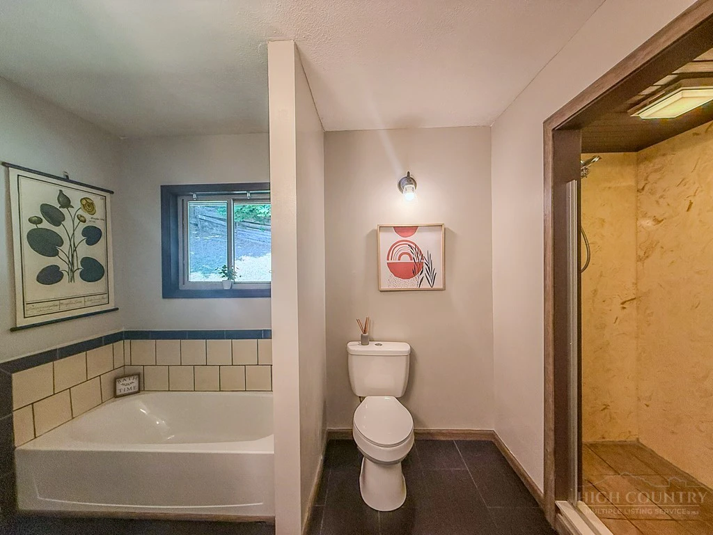 Image number 21 for the current listing