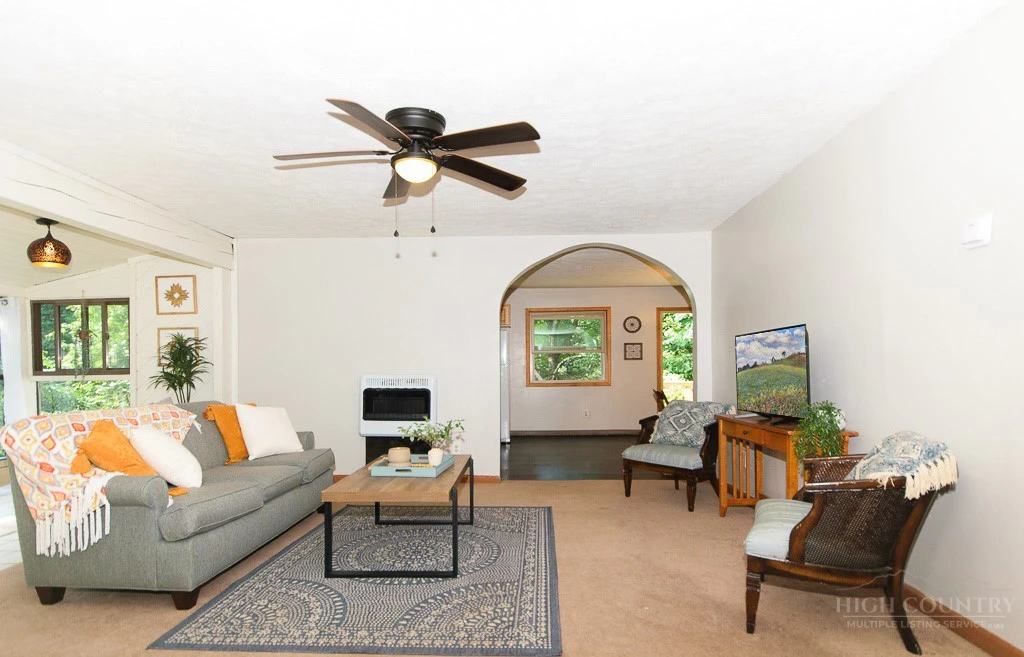 Image number 7 for the current listing