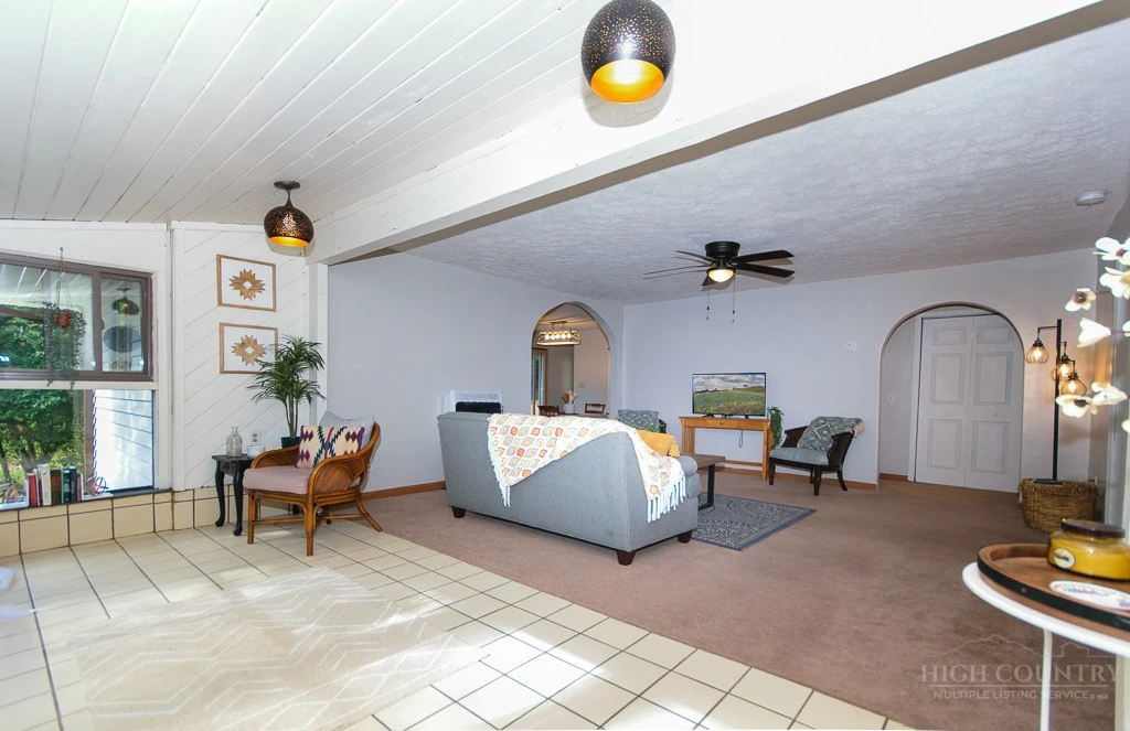 Image number 5 for the current listing