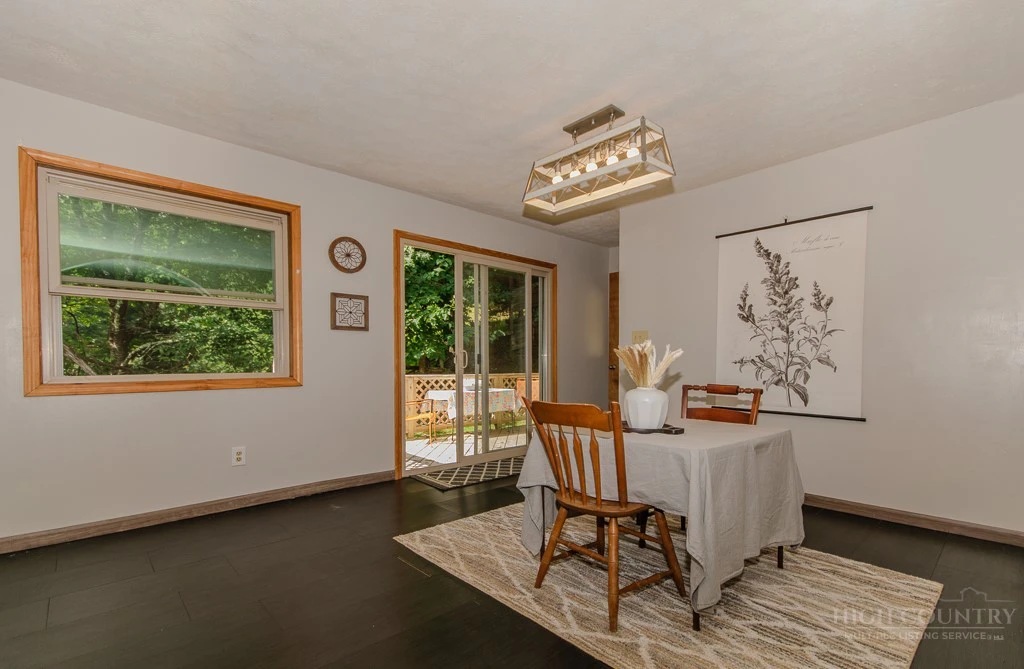 Image number 14 for the current listing