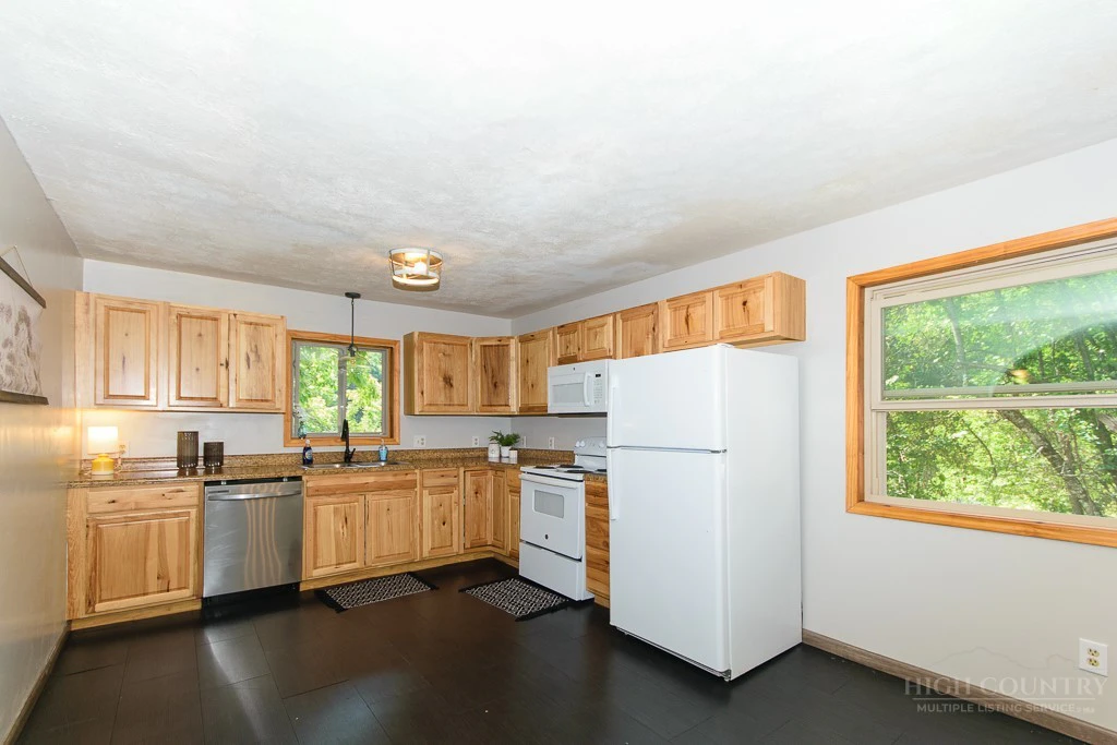 Image number 11 for the current listing