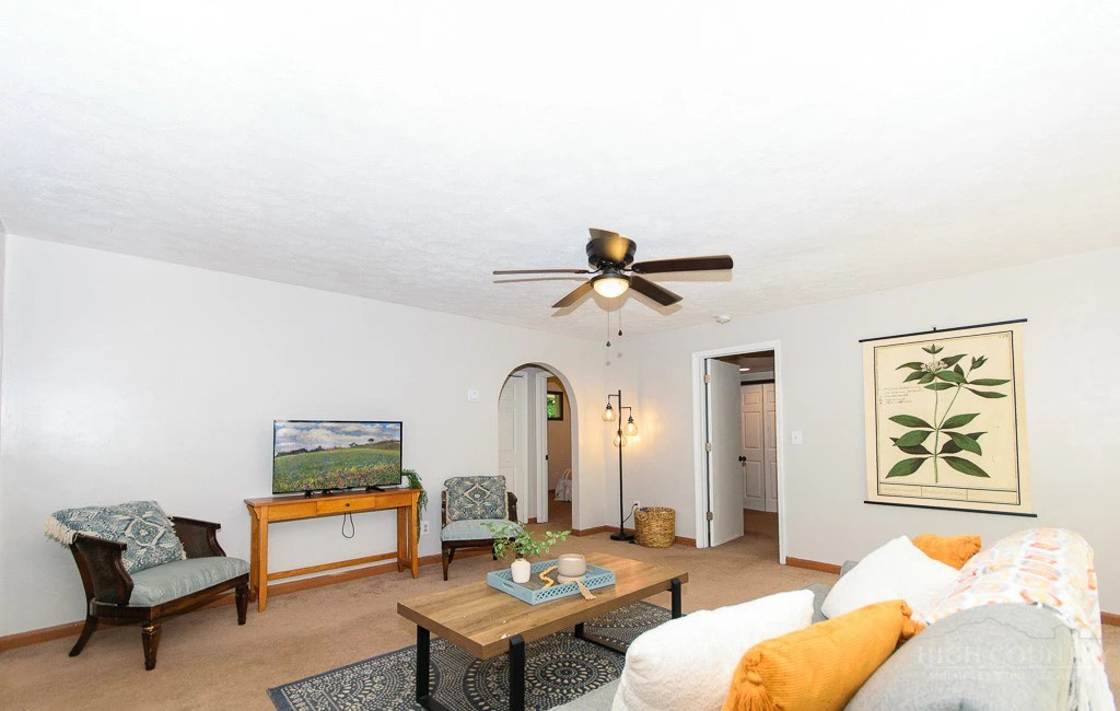 Image number 8 for the current listing
